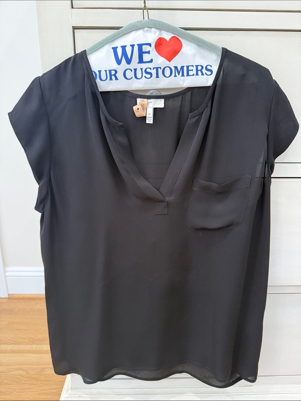 Women’s classic Black V-Neck Cap-Sleeve blouse Joie medium